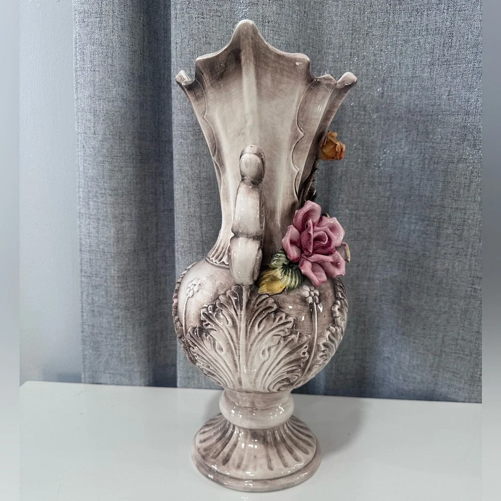 Capodimonte elegant Floral  Vase with Pink and Yellow flowers. Made in Italy